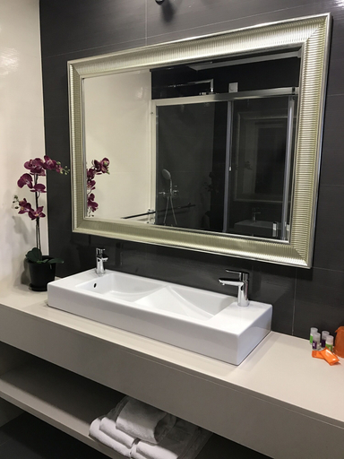 Bathroom 5, Hotel Sete Colinas, Lisbon
