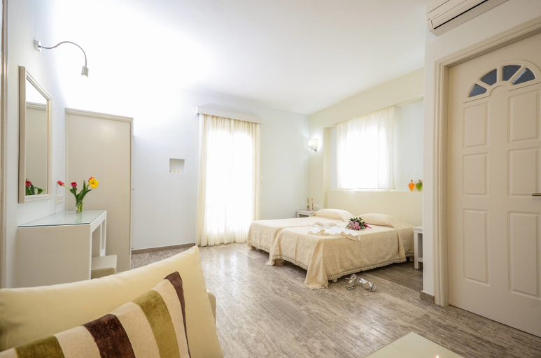 Bedroom 4, Hotel Blue Sky, South Aegean