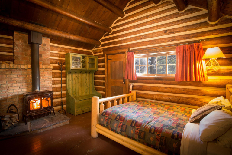Bedroom 4, Storm Mountain Lodge Cabins & Dining, Division No. 15