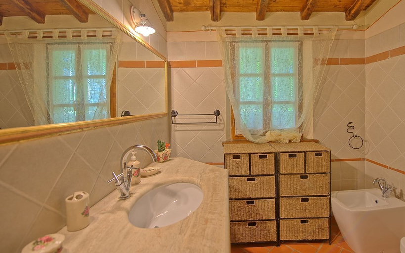 Bathroom 3, Villa Margherita Due, Arezzo