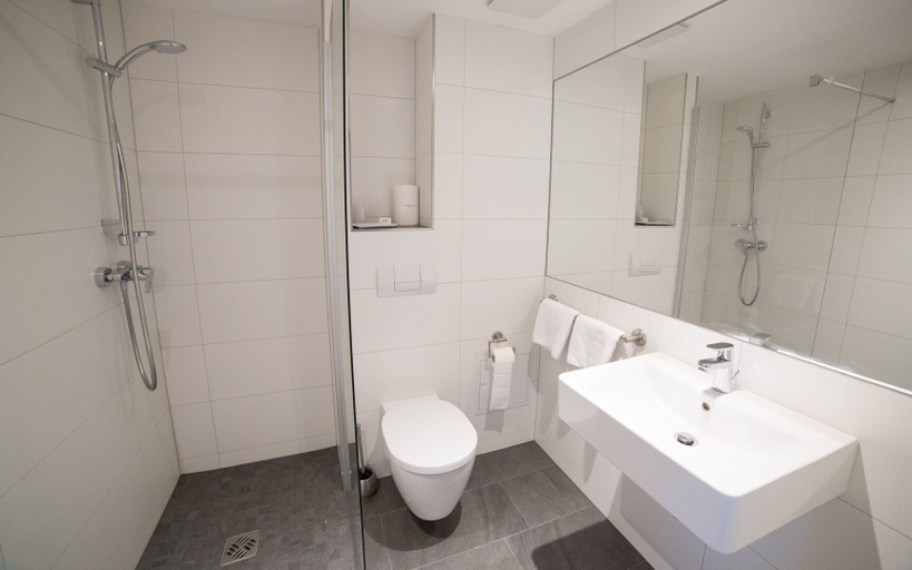 Bathroom 5, Berghotel Tambach Seminar Center, Gotha