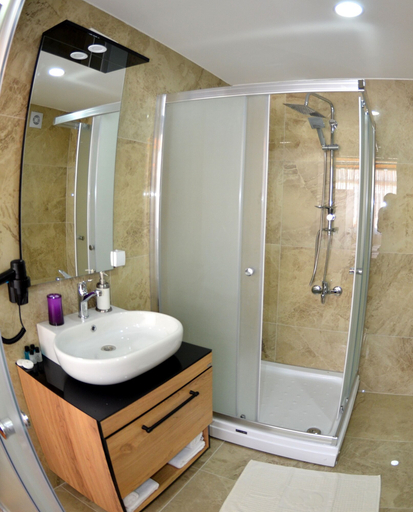 Bathroom 5, Palmera Old City, Fatih