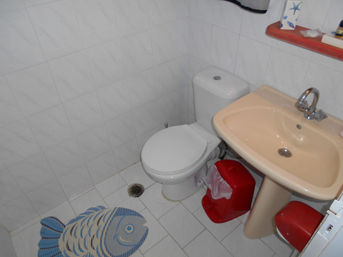 Bathroom 5, Popi Studios, South Aegean