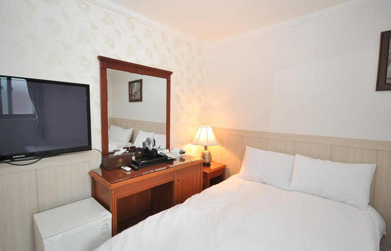 Bedroom 3, Chambord Hotel, Yeosu