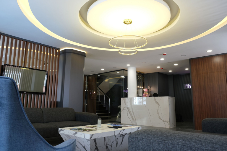 Others 2, Rhisos otel, Merkez