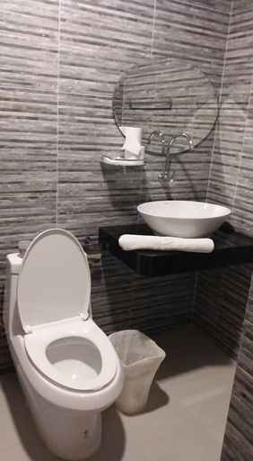 Bathroom 4, Tawan Anda Garden Hotel, Muang Surat Thani