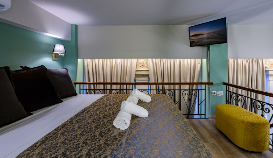 Bedroom 4, Urban Tales, Attica