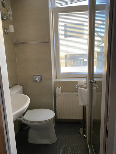 Bathroom 4, Pension Lizzi, Wien