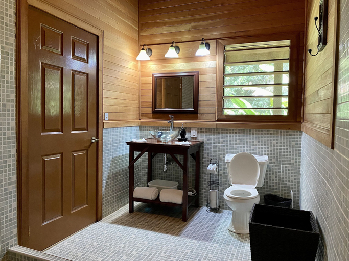Bathroom 4, Dream Valley Belize