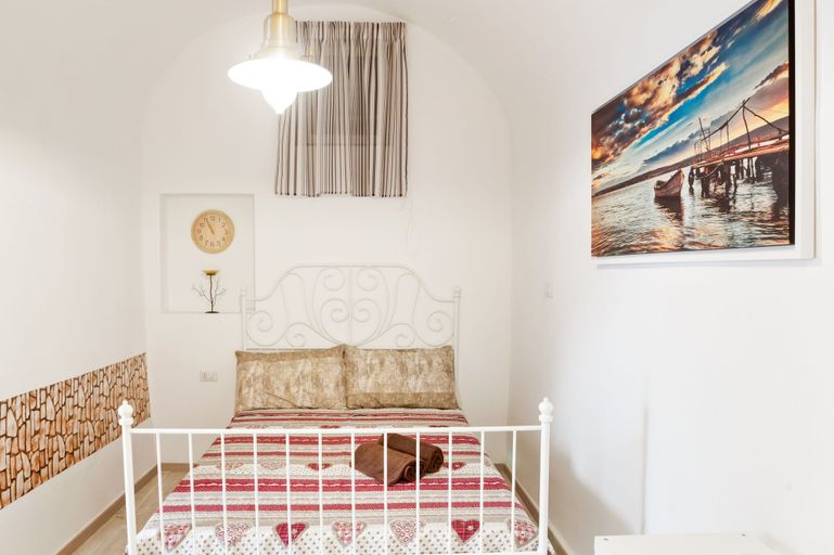 Bedroom 3, San Nicola Clemente Private Room, Bari