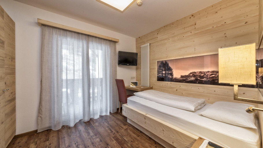 Bedroom 3, Hotel Interski, Bolzano