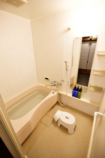 Bathroom 3, Kochonoyume Gojokamisuzuyacho, Kyoto