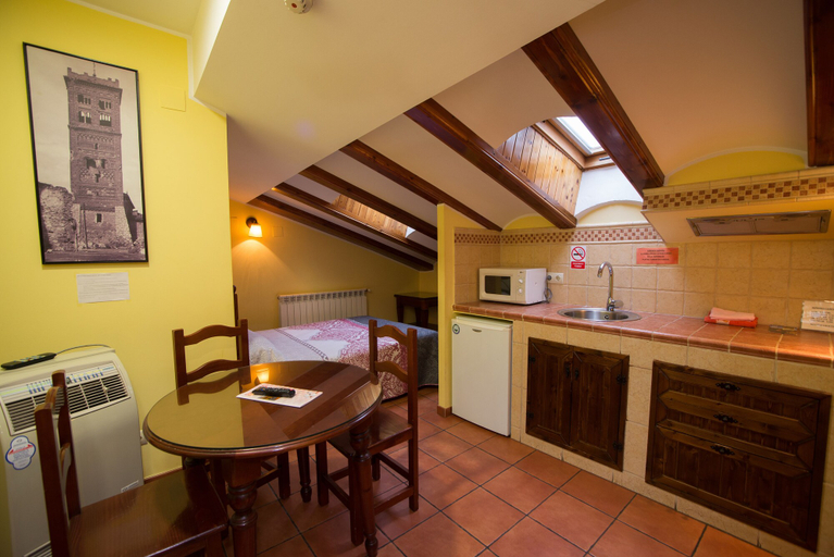 Others 4, Hostal Serruchi, Teruel