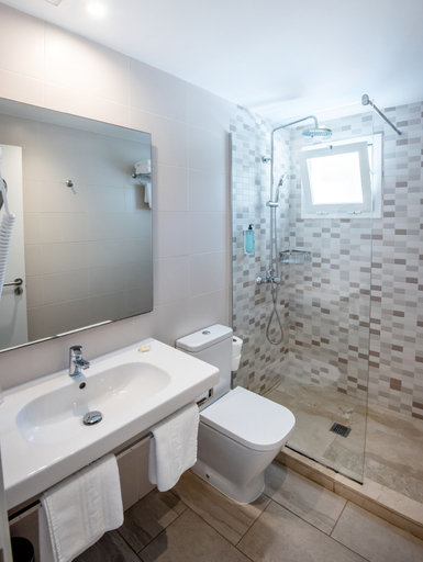 Bathroom 5, Hostal Es Pi, Baleares