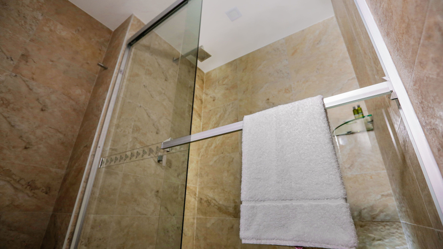 Bathroom 4, Life Hotel, Del Centro