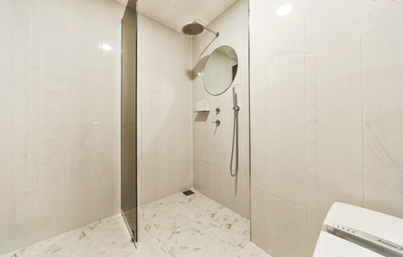 Bathroom 3, Noble Stay, Buk