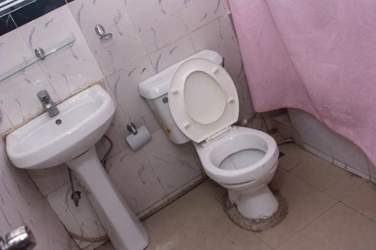 Bathroom 5, Oakland Suites, Ikeja
