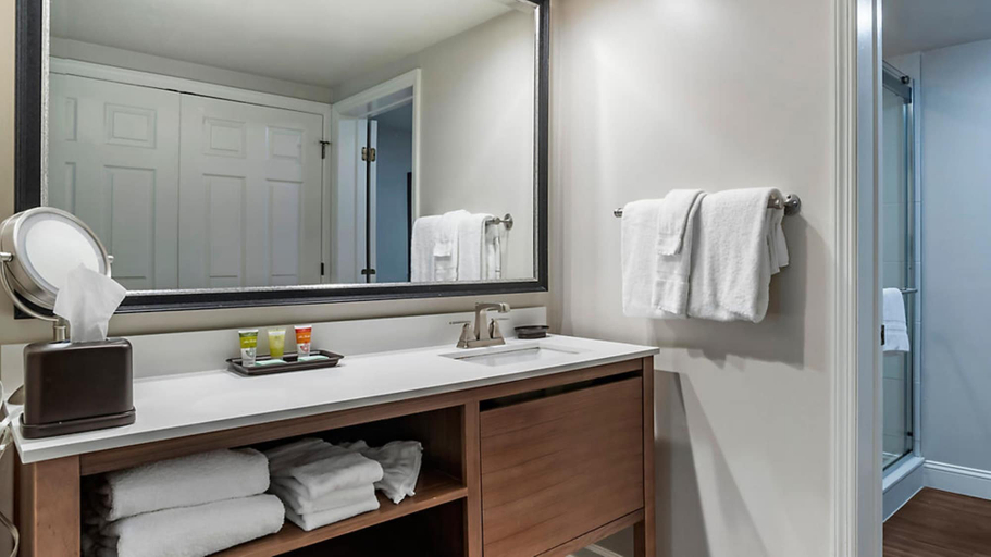 Bathroom 5, Bluegreen Vacations Suites at Hershey, an Ascend Collection Resort, Dauphin
