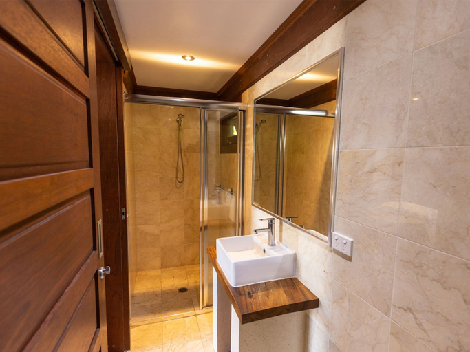 Bathroom 4, NRMA Airlie Beach Holiday Park, Whitsunday