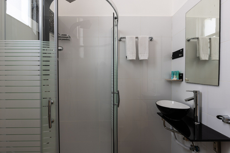 Bathroom 5, Residence Suites Hotel