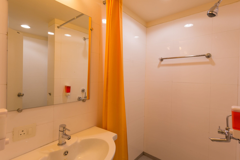 Bathroom 4, Ginger Pune Pimpri, Pune