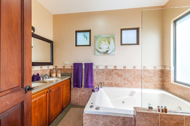 Bathroom 4, Stunning Hillside Villa with Panoramic Ocean Views & Infinity Pool, Santa Cruz