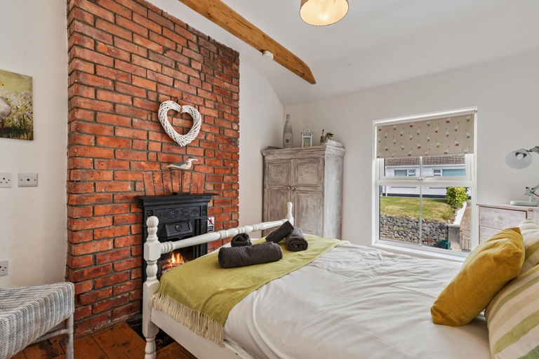 Bedroom 2, Ocean Cottage - Walk to Beach Countryside Views, Pembrokeshire