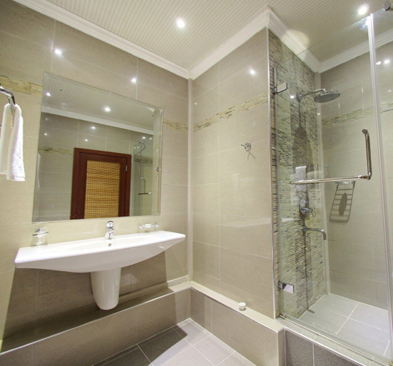 Bathroom 3, Gold Beach Resort, Black River