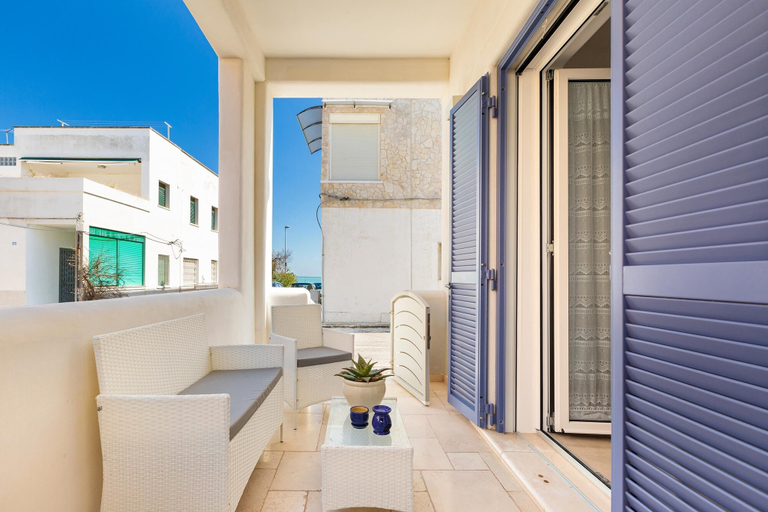 Balcony 3, 2196 L`angolo di Dora by Barbarhouse, Brindisi