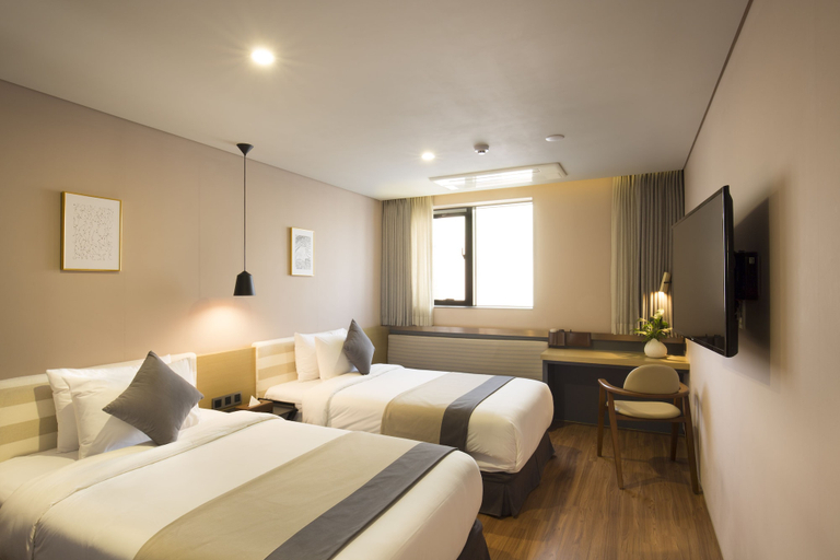 Bedroom 3, Bay Hound Hotel, Yeongdo