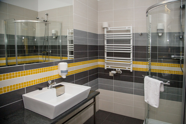 Bathroom 5, Hotel Jastarnia, Puck
