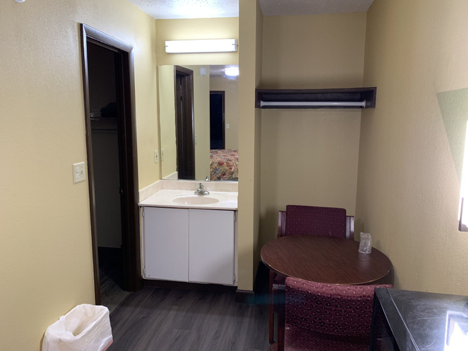 Others 4, Budget Inn Ardmore, Limestone