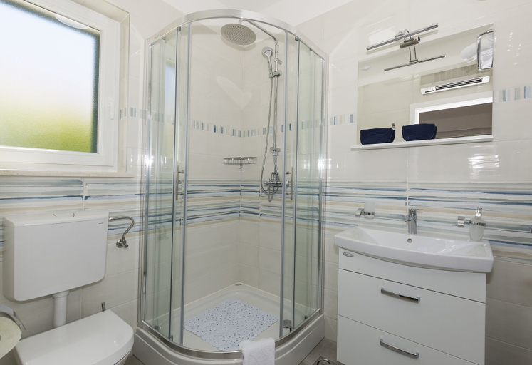 Bathroom 3, Villa Makarac, Milna