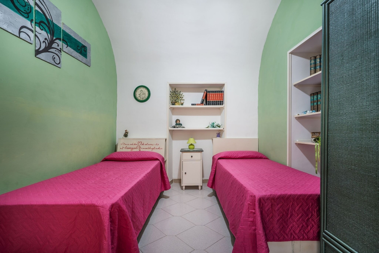Room 3, Il Nespolo, Napoli