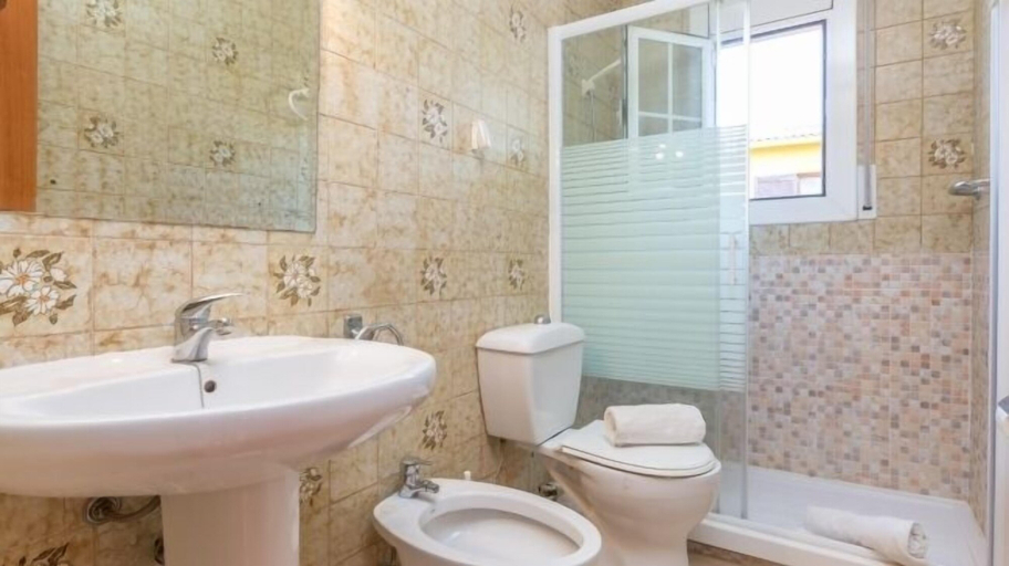 Bathroom, Villa Mari, Girona