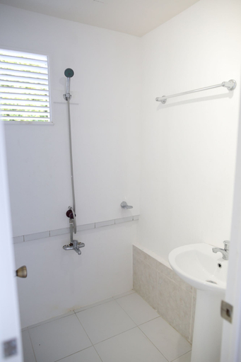 Bathroom 3, Luzmin BH - White House, Oslob