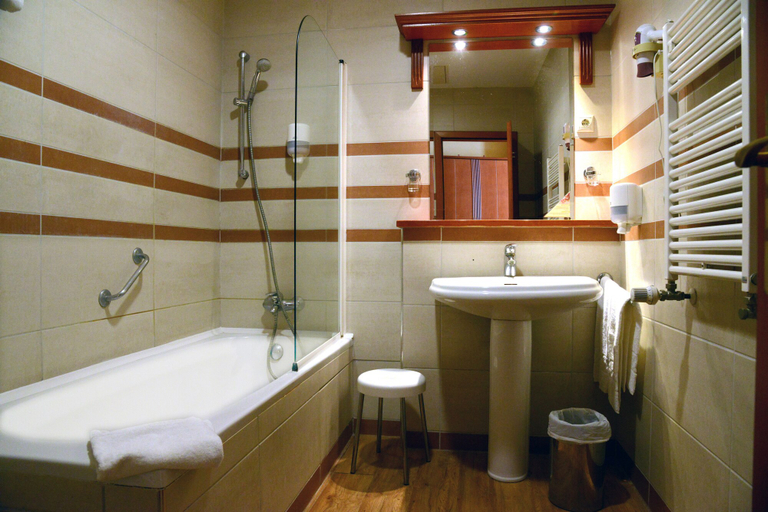 Bathroom 3, City Partner Park Hotel Pelikan, Szombathely