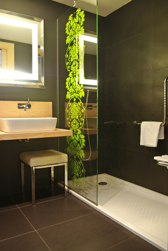 Bathroom 5, DoubleTree by Hilton Hotel Girona, Girona