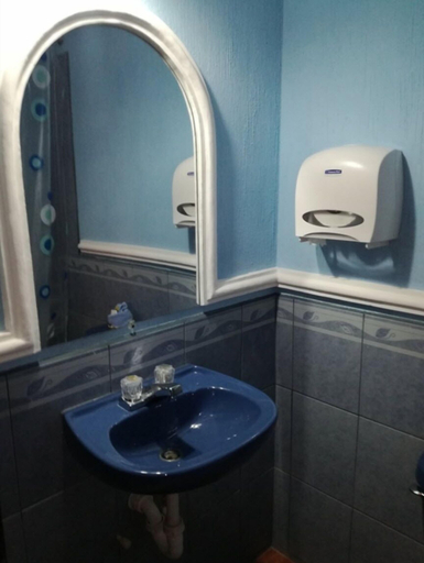 Bathroom 3, Hotel Casa Maria Jose, Antigua Guatemala
