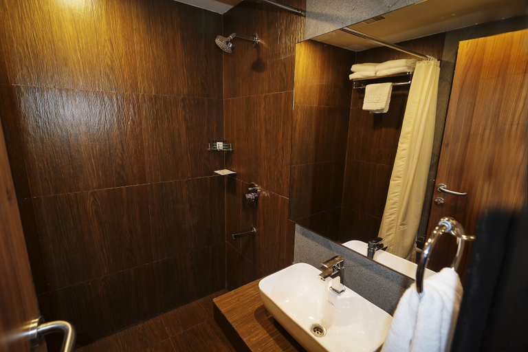 Bathroom 5, Incredible One Hotel, Hyderabad