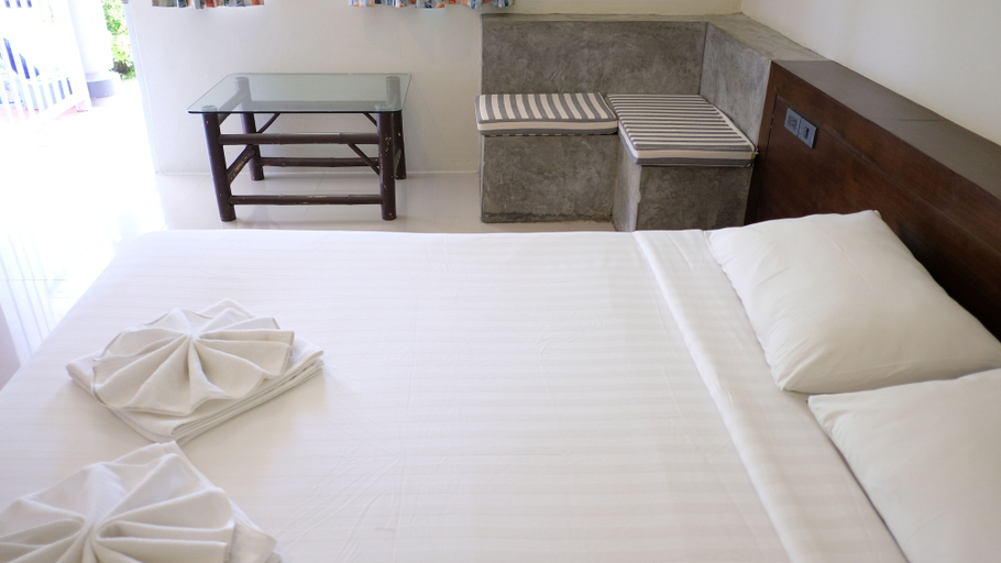 Bedroom 4, Suksompong Resort, Takua Pa