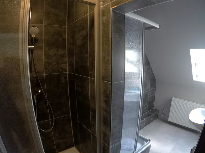 Bathroom 5, Urban Home Self Check-In Hotel, Hamburg