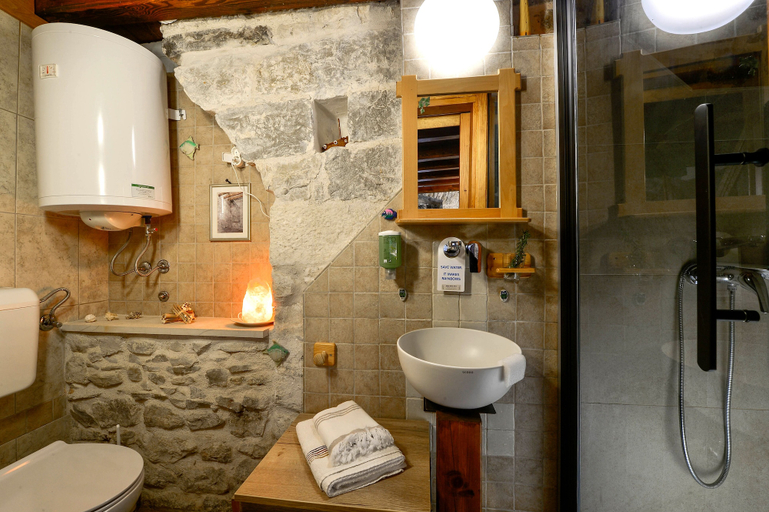 Bathroom 3, Salvezani apartments, Split
