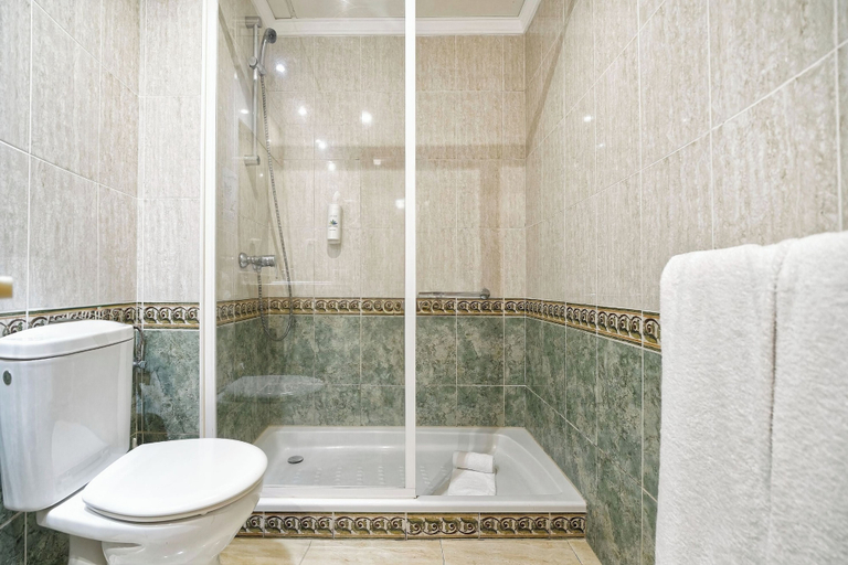 Bathroom 5, LABRANDA Playa Club, Las Palmas