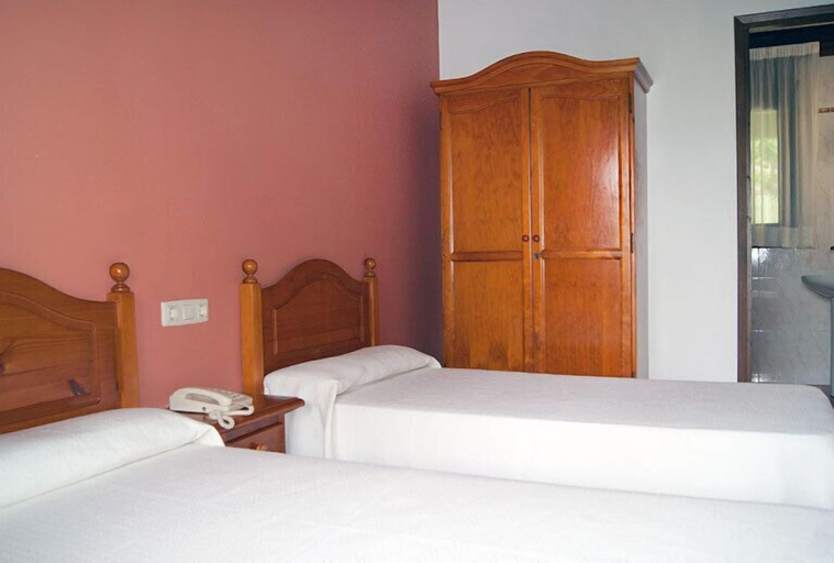 Bedroom 2, Allotjaments Colomer-Cullell, Girona