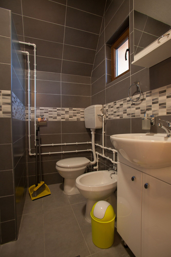 Bathroom 3, Family houses Pleme