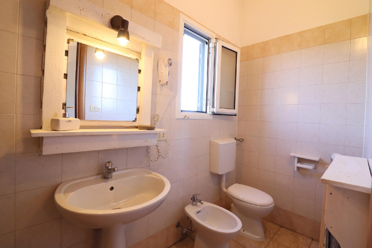 Bathroom 5, Casa Sultanina Torre Santo Stefano in Otranto 3 places, Lecce