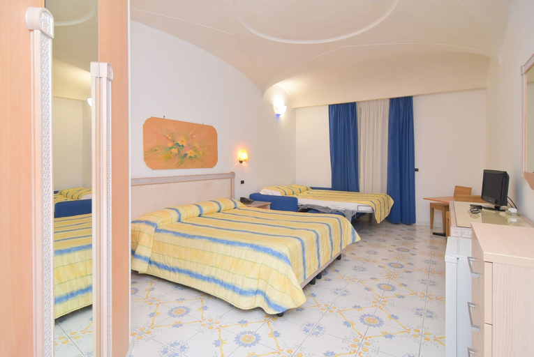 Bedroom 4, Hotel Terme Oriente - Beach & SPA, Napoli