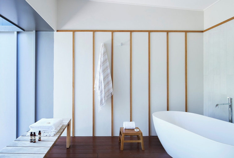 Bathroom 4, Elements of Byron, Byron