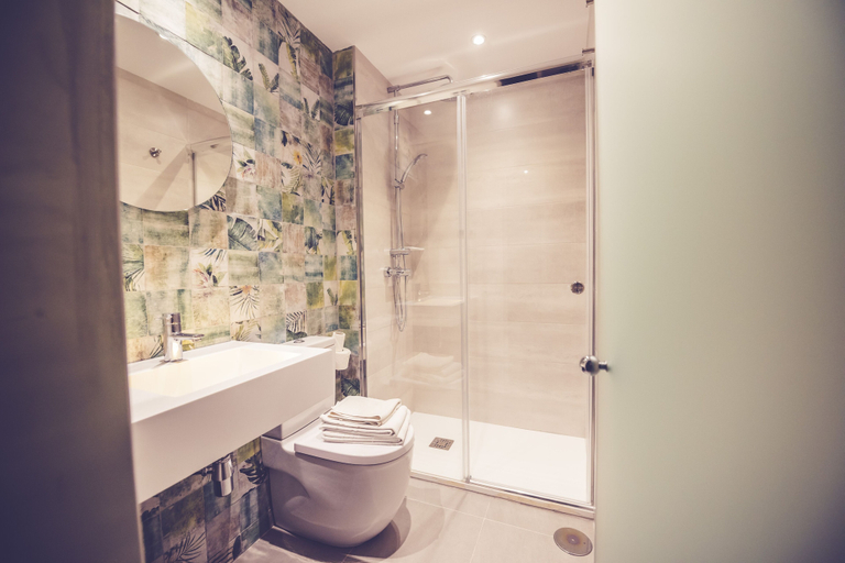 Bathroom 5, Hostal Marlasca, Madrid